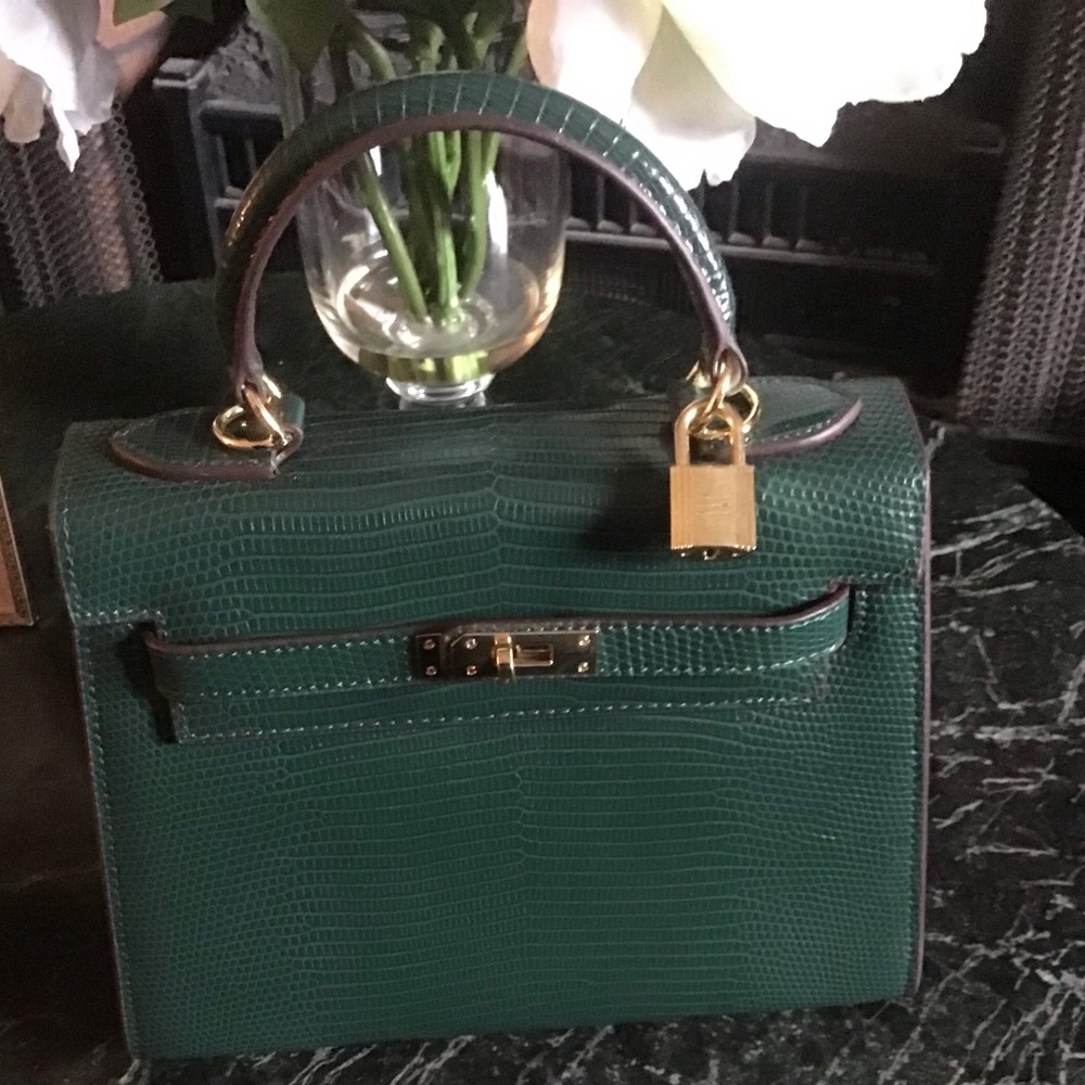 Structured Emerald Green Top-Handle Embossed Snake look with Gold HW No Brand